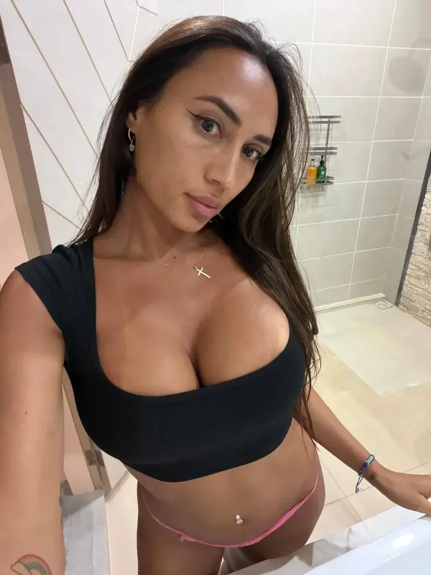 Aperçu public — Astridnelsia : « COUCOUUUU 🥰💕 ta semaine se passe bien ?? » (MYM) — pas un leak