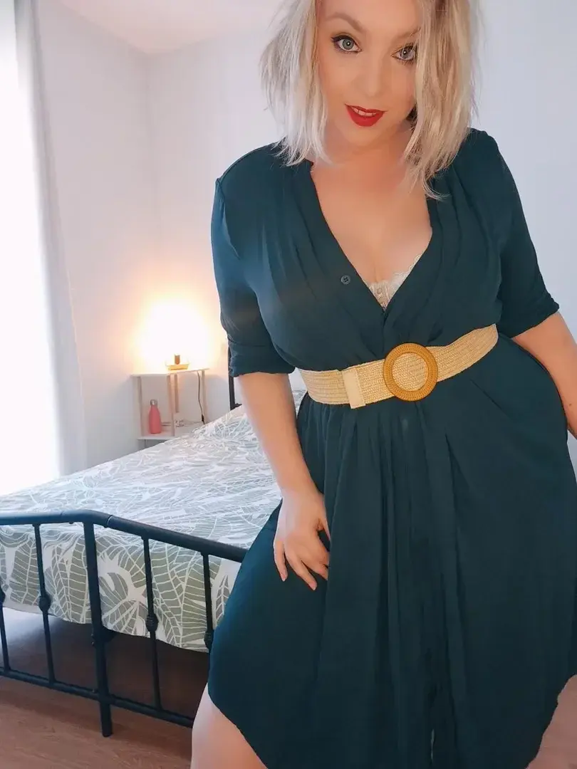 Mon lit est neuf.. trop neuf. Il va avoir besoin de voir du monde 🔥