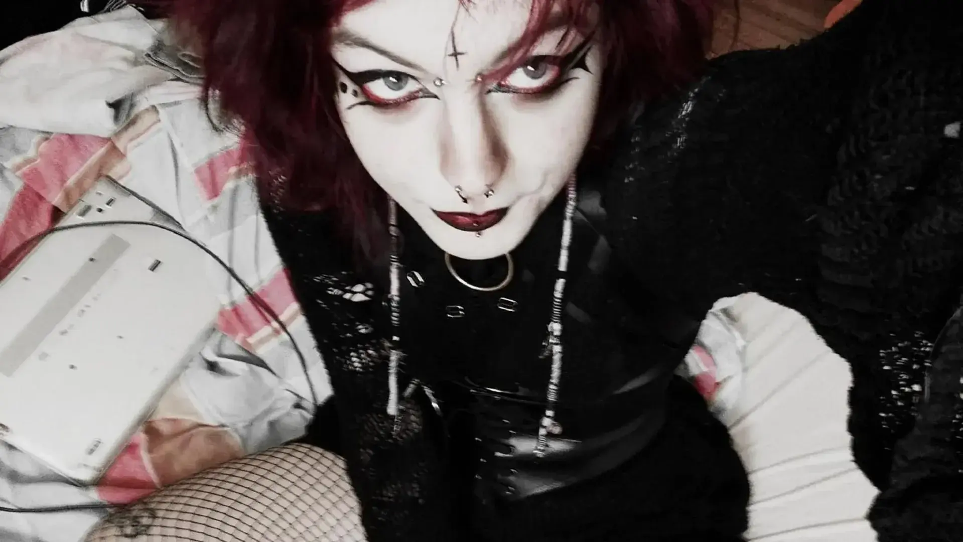 Nouvelle coupe pour votre démone préférée <3Shooting en cours pour vous montrez tout ça...