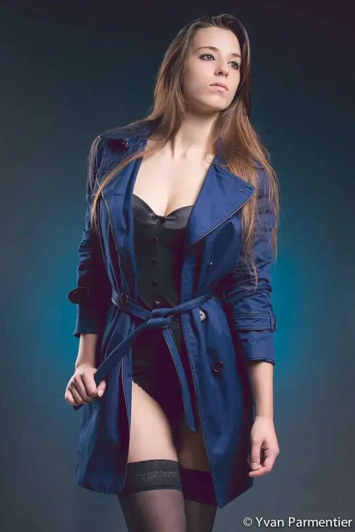 Leak & nude MYM — Lena_rtichaud : « Blue mood. 🔵#blue #lingerie #french #woman #black #bustier #lady #womanbody » (MYM)