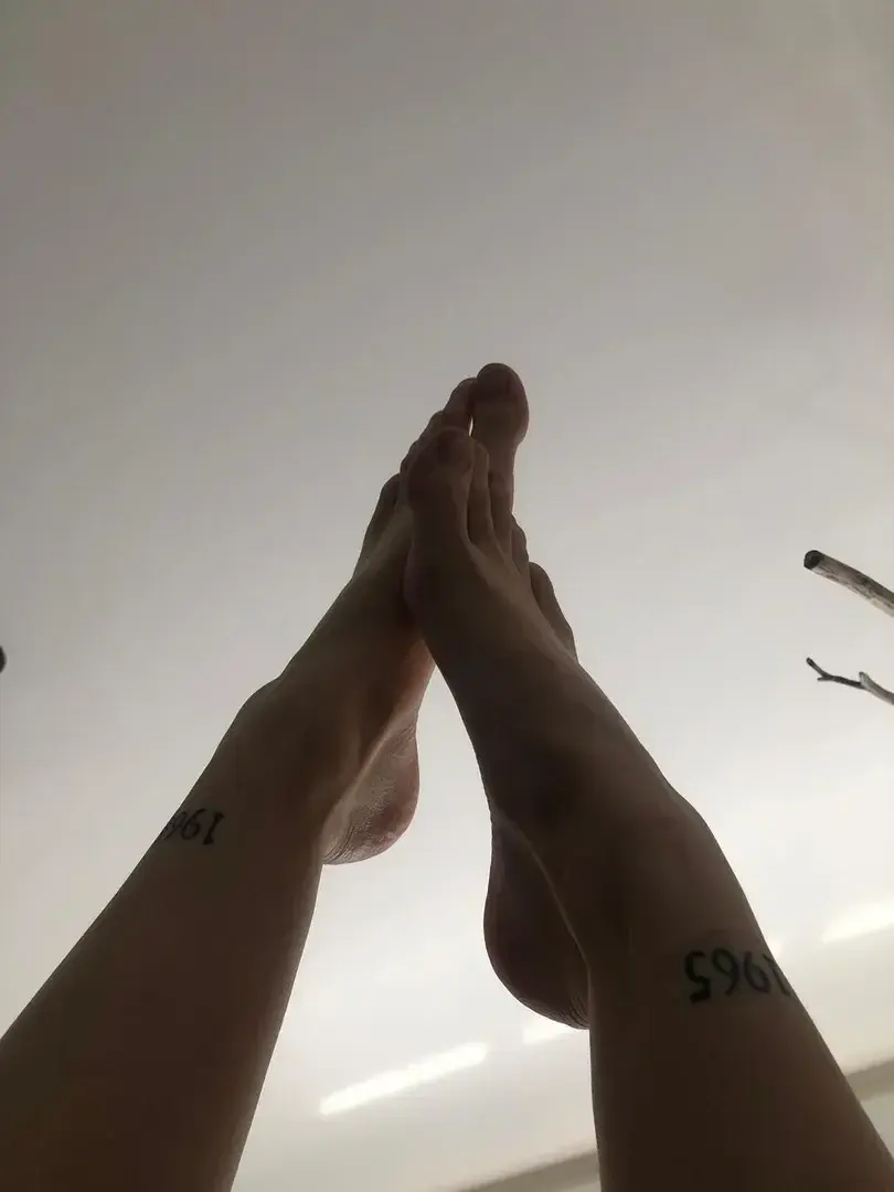 Leak & nude 1 — lesjolispiedsdalexandra