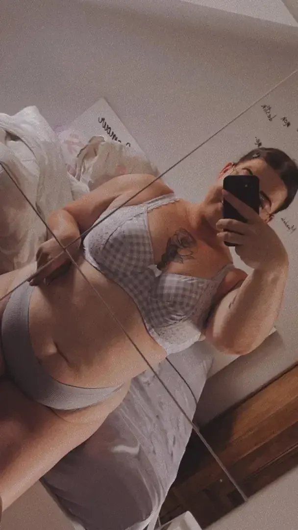 Si tu veut plus de photo vient me voir en privé 👅🔞