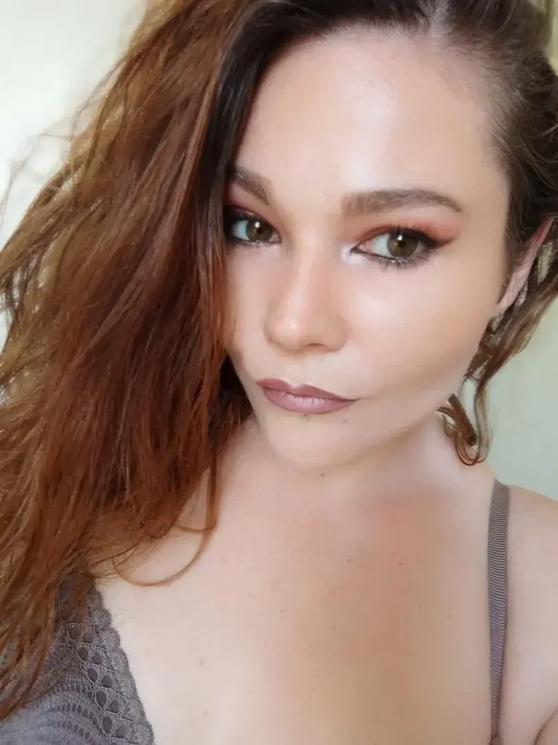 Leak & nude 3 — The_curves_of_flora