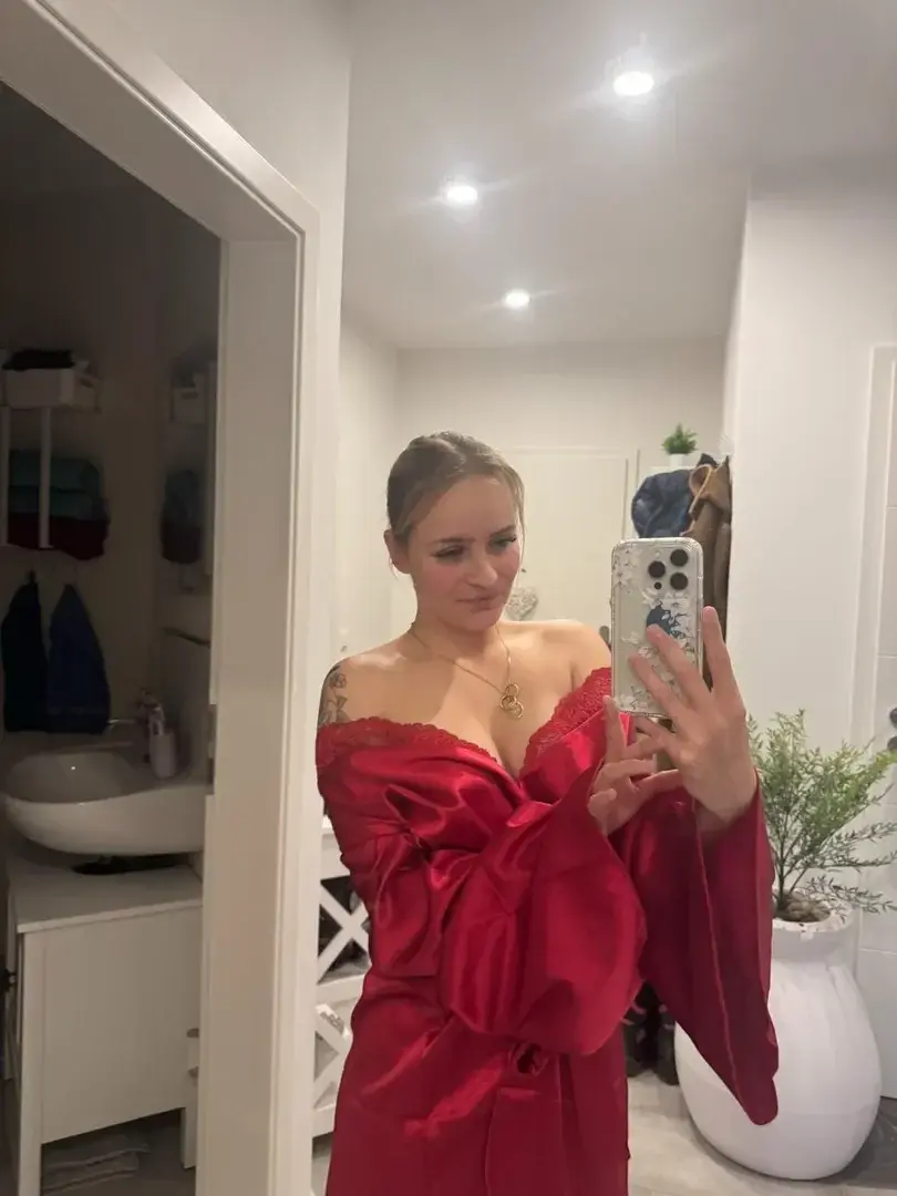 Leak & nude MYM — Tamara_sth : « Darf ich dir zeigen, was sich darunter verbirgt? 😇😈 » (MYM)