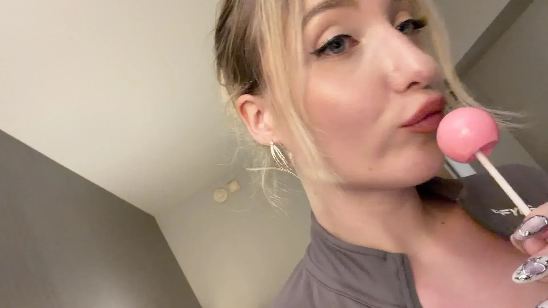 Leak public de Chloechevalier — « J’aime trop sucer 🤭 » (nude) sur MYM