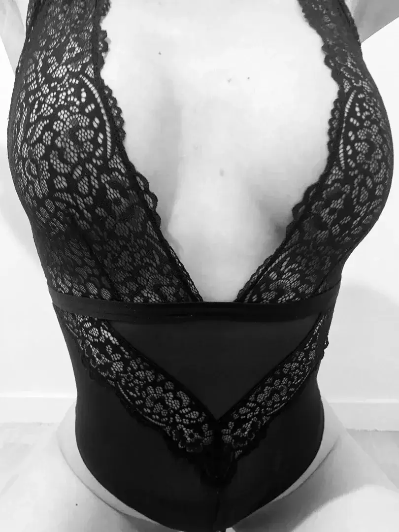 J’aurai besoin de toi pour m’aider à dégrafer ce body, je t’attends en privé 💋