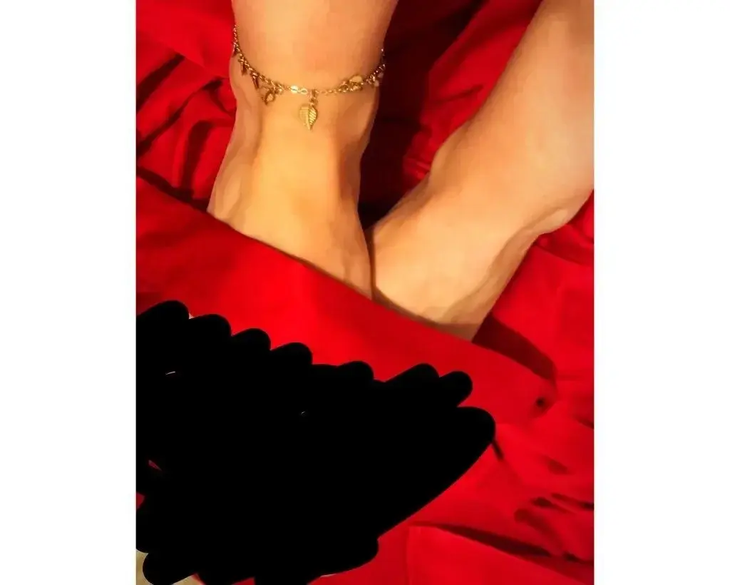Il y en a pour tous les goûts, alors viens en privé pour pouvoir savourer ce cliché sans le voile accompagné d’un petit réel 🍒