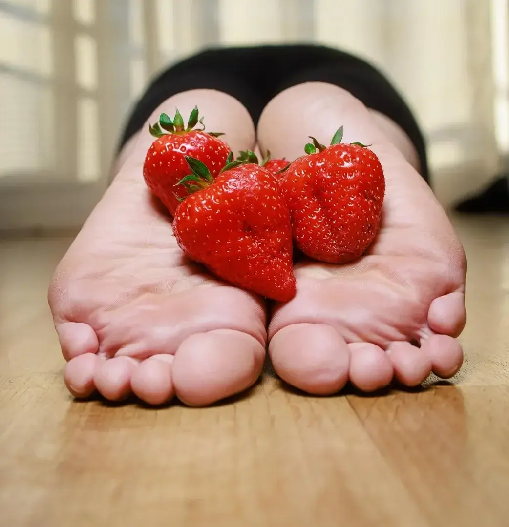 Leak & nude 8 — Feetyfruitylicious
