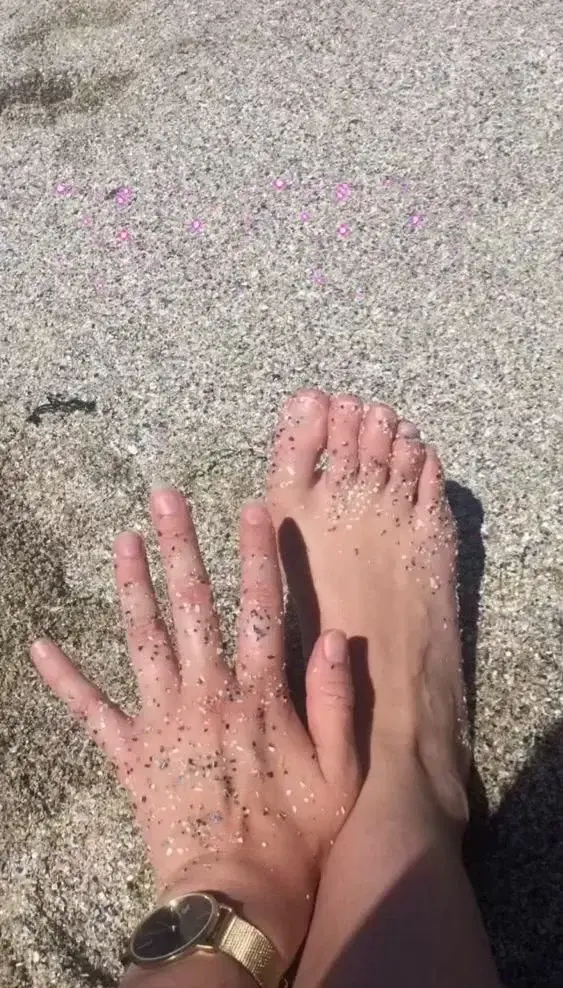 Leak & nude 1 — Feetlicious