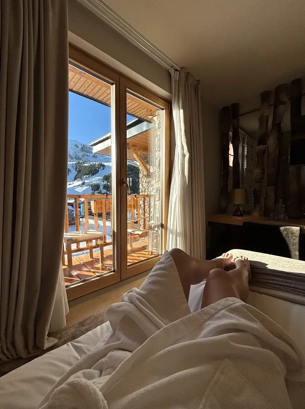 Je m’amusais seule, tranquillement…Mes doigts, mon coussin… déjà toute humide...Et puis il a décidé de me rejoindre...jusqu'a la fin 💦Vidéo complète juste ici =>