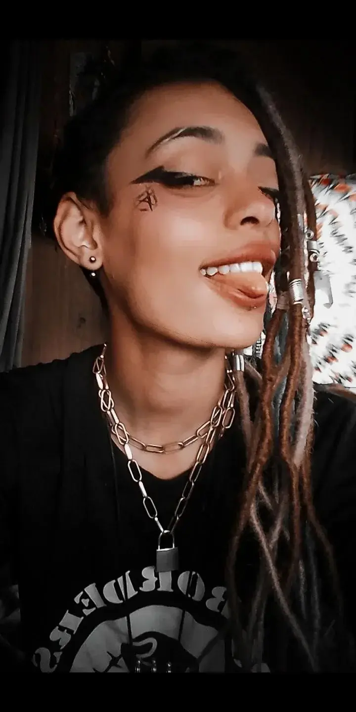 Leak & nude 1 — Punks_hancuffs