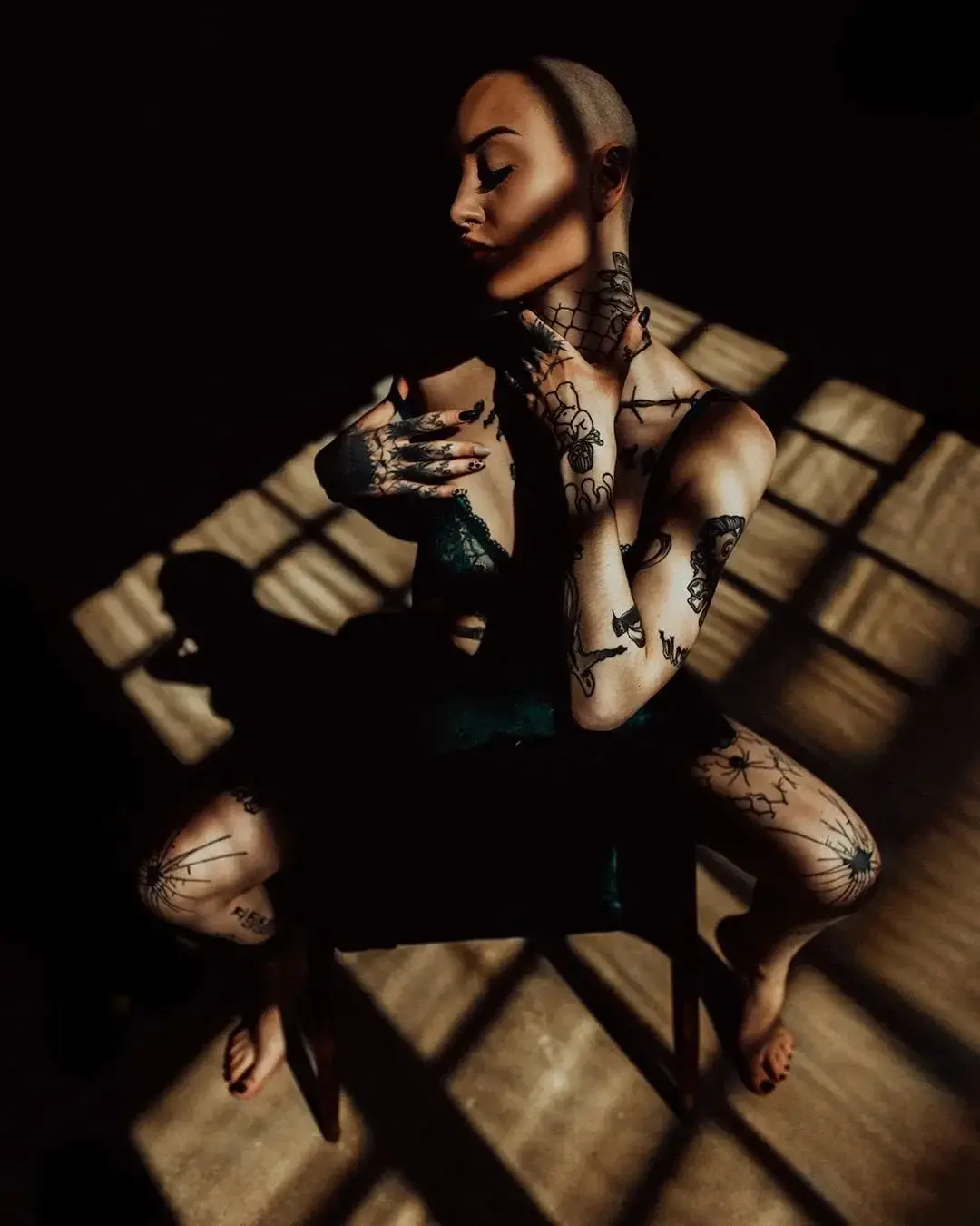 Leak & nude 1 — Psychotropics