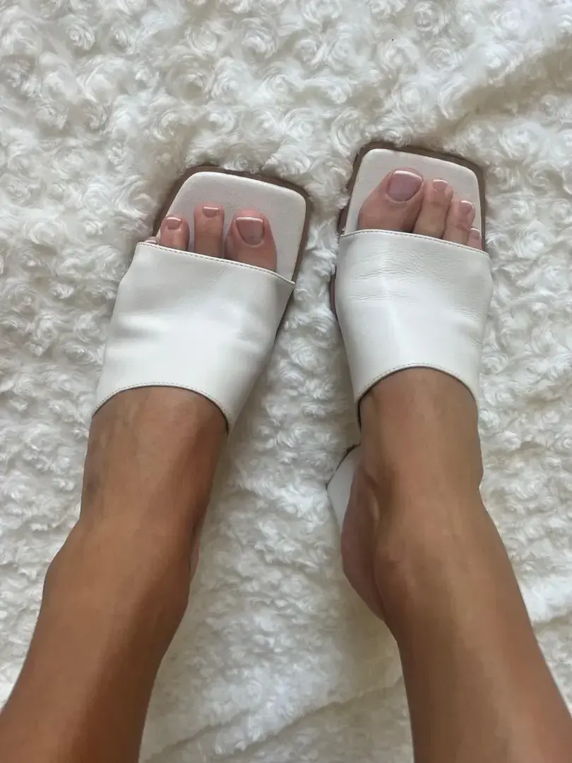 Leak & nude 5 — Lolafeetsaddict