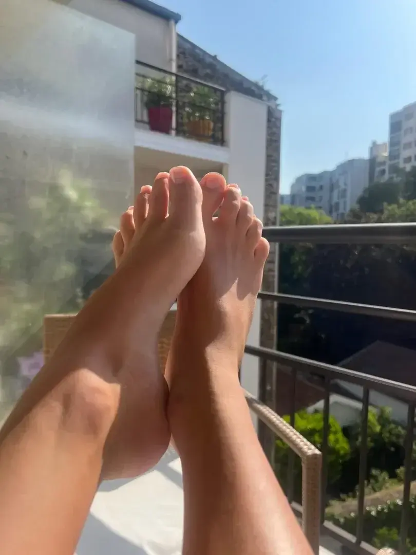 Leak & nude 9 — Lolafeetsaddict