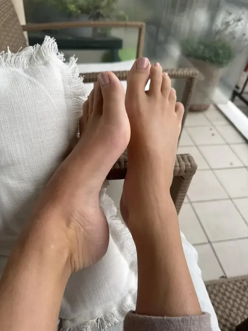 Leak & nude 10 — Lolafeetsaddict