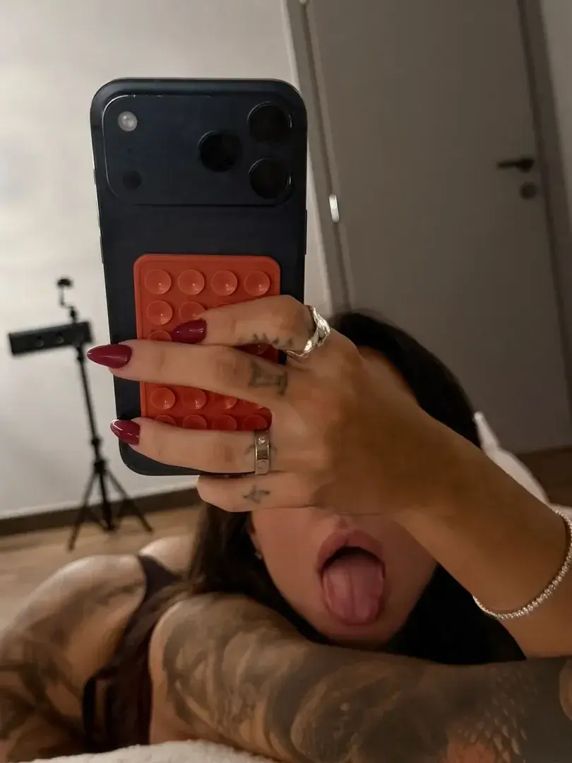 Come and enjoy! Abonnier mich um zu sehen was ich jetzt noch alles anstelle 👅💦🫠🫠 ich würde dir gern tiefere Einblicke geben 🤫😘