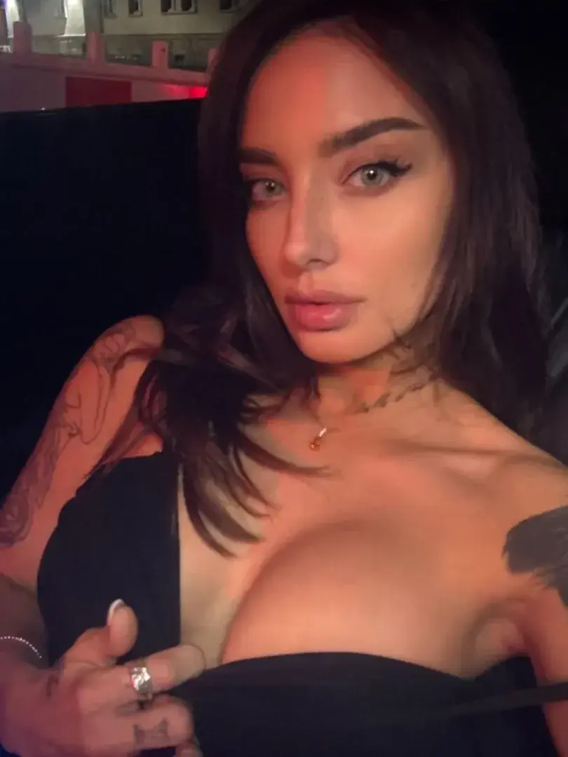 Ich hab richtig Lust auf einen geilen Fick im Auto,  bist du dabei ? 🫠💦💦