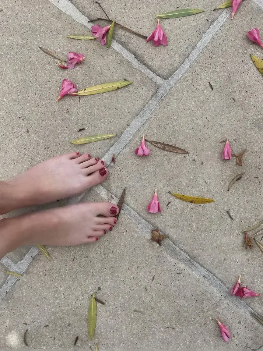 Leak & nude 1 — Myfeetaroundtheworld