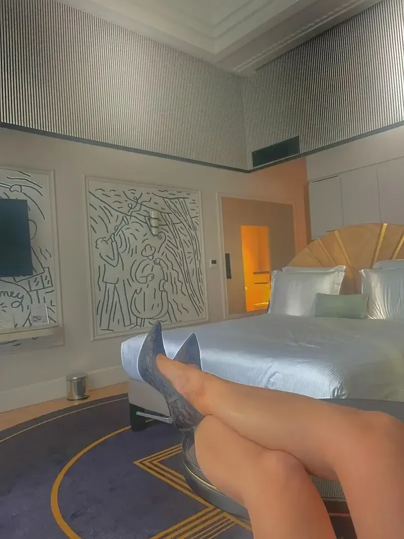 Je ne porte que mes talons… et de très mauvaises intentions... 😈#sexy #mood #hotel #chambre #jambes #pieds #talons #heels #heelsaddict #legs #sensuelle #follow #glamour #envie #elle #woman #femme #girl #latina #ass #fesses #body #fitness #fitnessgirl #boudoir #boudoirphotography #photography #picoftheday #pictureoftheday #instagood #tiktok #her #love #ChicAndNaughty #LuxuryVibes #GlamMood #HotelSeduction #HighHeelsLover #JustMyHeels #ElegantButDangerous #RoomWithAView #FemmeFatale #LingerieMood #SultryVibes #VelvetNights #LegsForDays #HeelsAndDesire #MysteryInTheRoom #LuxuryEscape #LateNightTease #BlackHeelsMagic #TalonsAiguilles #JambesCroisées #CharmeFatal #SéductionChic #FéminitéAssumée #MystèreEtDésir #BeautéFatale #ÉléganceSensuelle #ChambreDeLuxe #NuitGlamour #EnvieInterdite #AmbianceCoquine #EspritDeSéduction #CorpsEtDésir #JeuDeRegard #SublimeTentatrice #Séduction #Provocation #Féminité #Tentation #Charme #Mystère #Désir #Élégance #Sensualité #Envoutement #Luxure #Coquine #Fatale #Glamour #Sultry #Allure #Frisson #Lingerie #Troublante #Talons