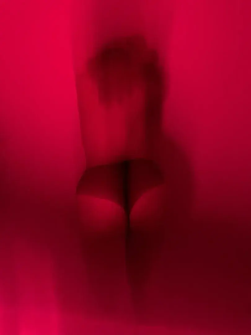 Flou artistique et corps dénudé 🔴🍑