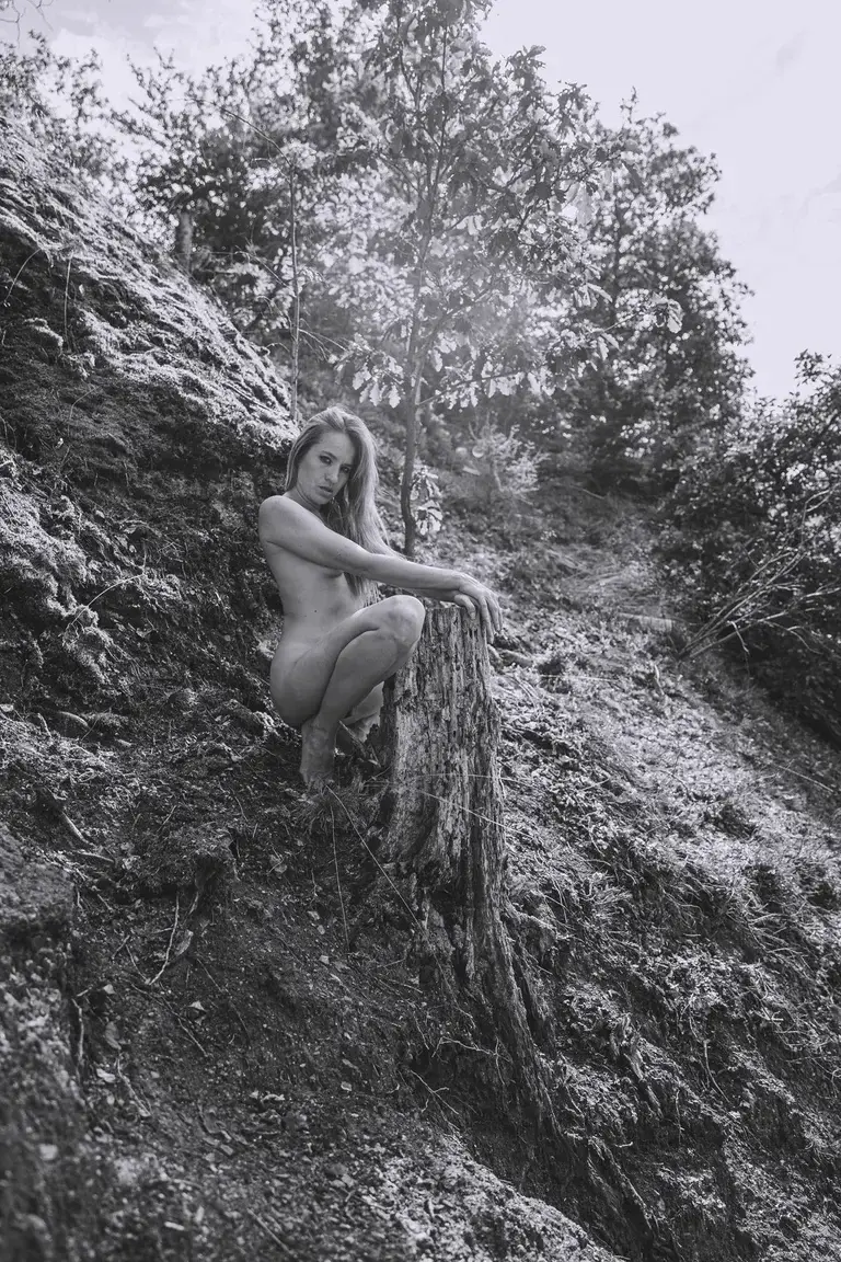 Leak & nude MYM — _skphoto_ : « Wenn das eine Model für das Shooting ausfällt, gleichzeitig aber einen sehr guten Ersatz besorgen kann, läuft es.So ist Marushka im Spätsommer 2024 eingesprungen. Nach einer kurzen Abstimmung zum Shootingthema und zur Location trafen wir uns dann am Bahnhof, fuhren weiter und es ging direkt los. Auch, dass dort dann immer wieder Wanderer vorbeikamen - wir waren mitten in der Natur an einem beliebten Wanderweg, beeindruckte sie nicht. Zu herrlich waren auch die bösen Blicke der Damen, wenn ihre Herren sich zu lange umschauten. » (MYM)