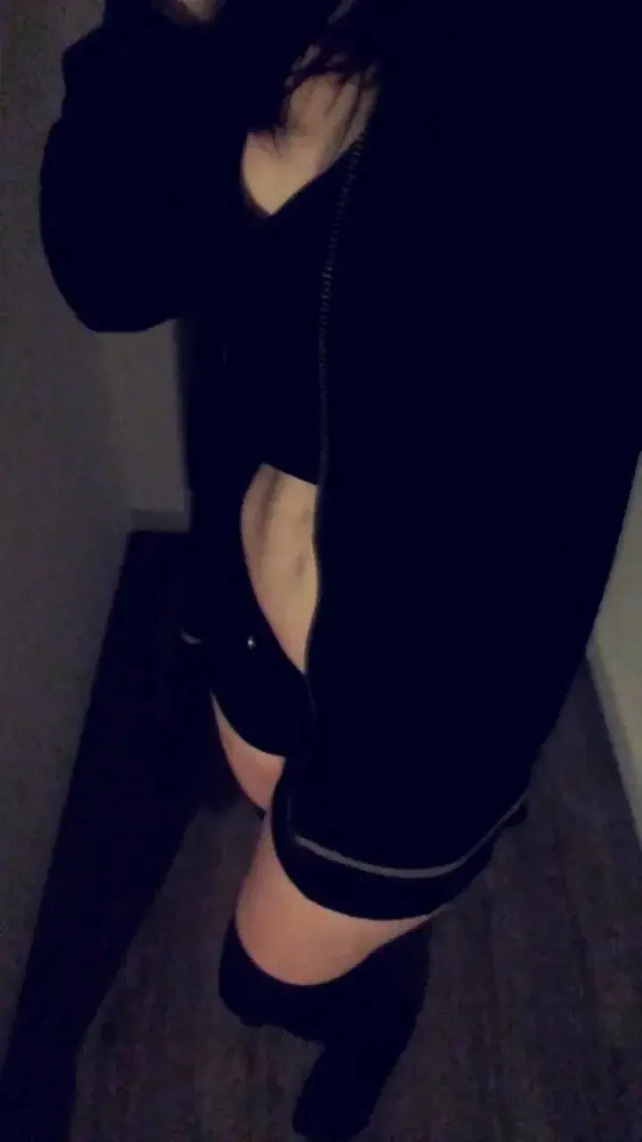 Leak & nude 2 — Trivia