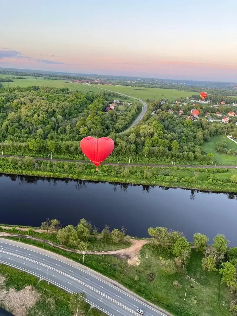 On June 1, on my birthday, my brother made a gift for me. He knew how much I dreamed of flying in a hot air balloon!) I didn't know where we were going until I saw air cylinders in the car) haha, it was fun and very beautiful❤️
