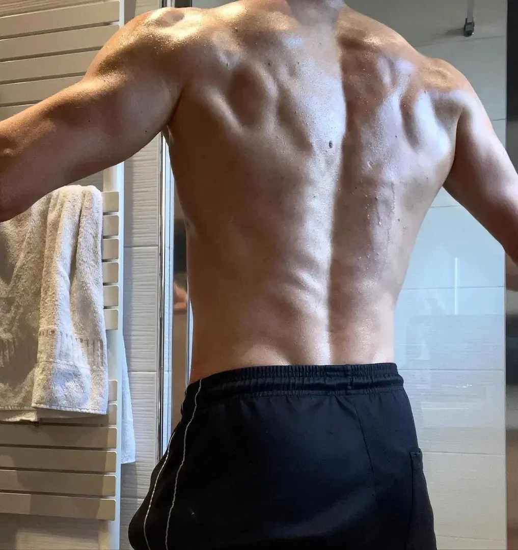Leak public de Gabinouvilla — « Back day » (nude) sur MYM