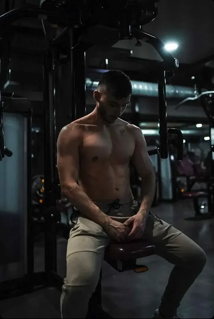 Retrouvez  mes entraînements à faire à la maison ou en salle de sport 💪