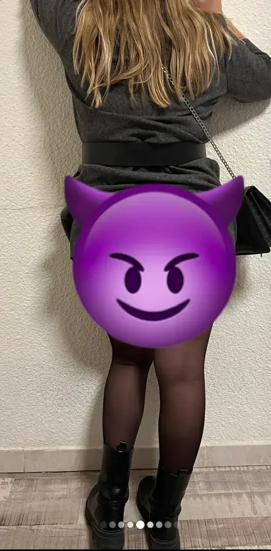 Coucou mon lapin ! Vient me rejoindre pour voir sous ma jolie robe 🥵🥰