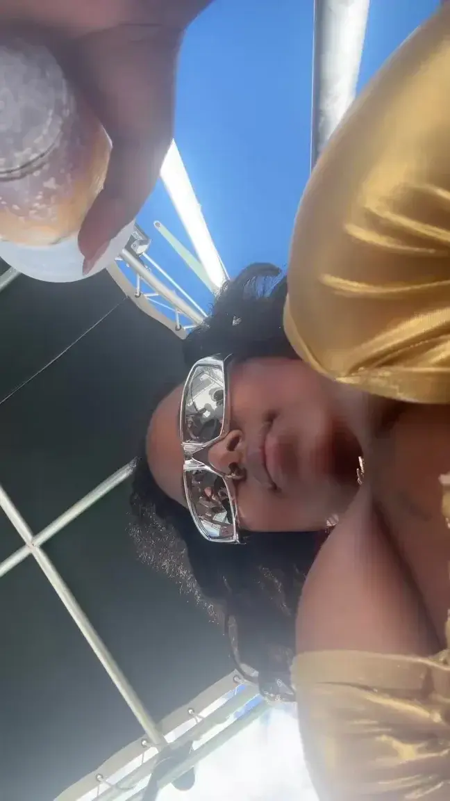 👸🏽