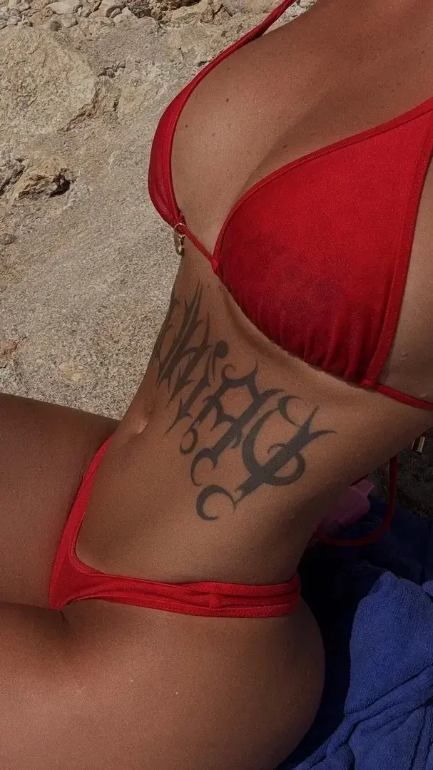 Leak & nude MYM — Mmjhottie : « ☀️🌊 Sea, sun........ and big boobs 😂 😘💋✨ » (MYM)