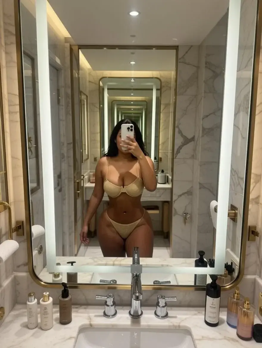 Leak & nude MYM — Luxy_capi : « J’espère que tu passes une belle journée bb moi je vais faire ce que je fais de mieux la saloope 😍💞Écris moi qu’on échange je suis toute excitée » (MYM)