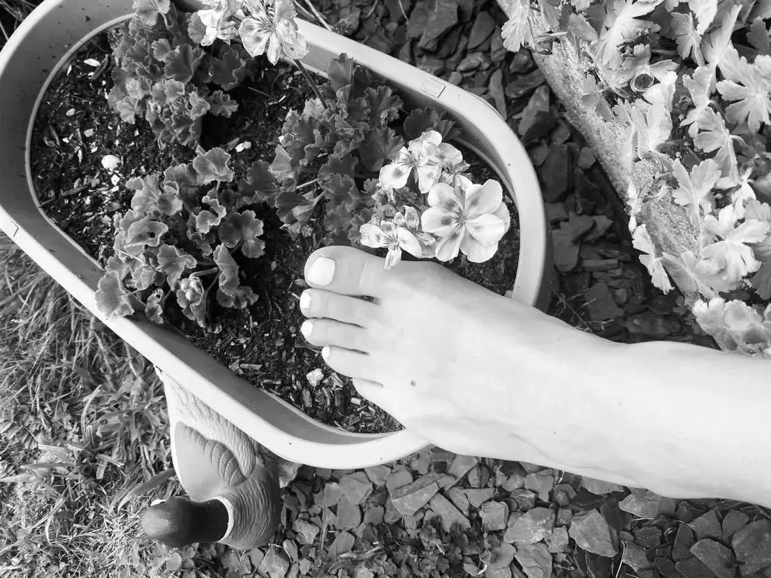 Leak & nude 2 — Pieds_de_votre_banquiere