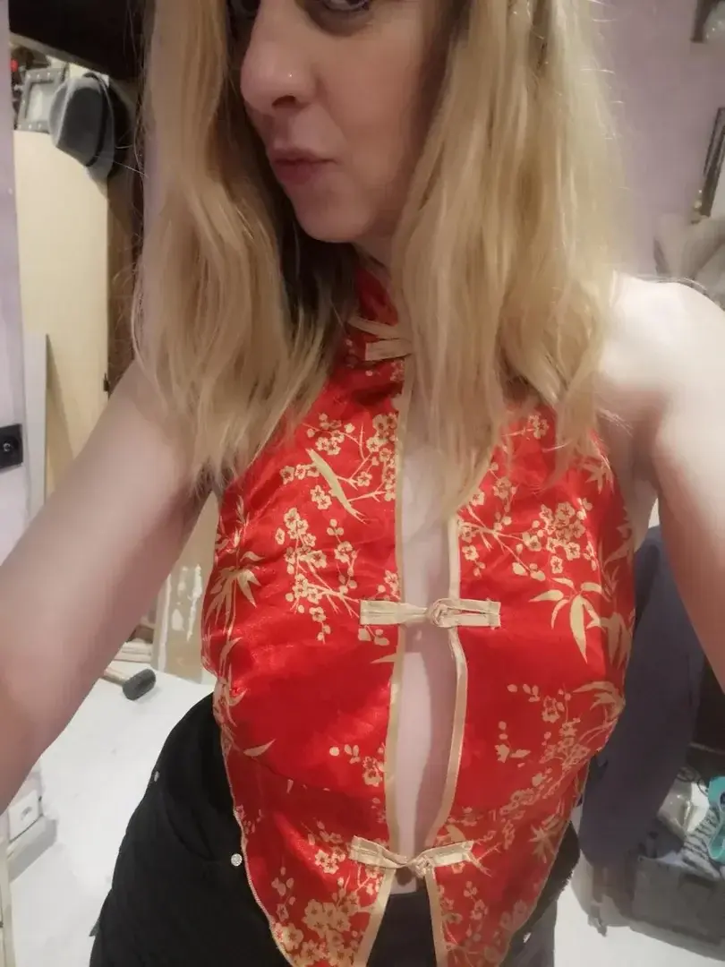 Mon petit haut pour le nouvel an chinois 💋 #louisedulac #actress #modelphoto #eroaward #adultindustry #egerie