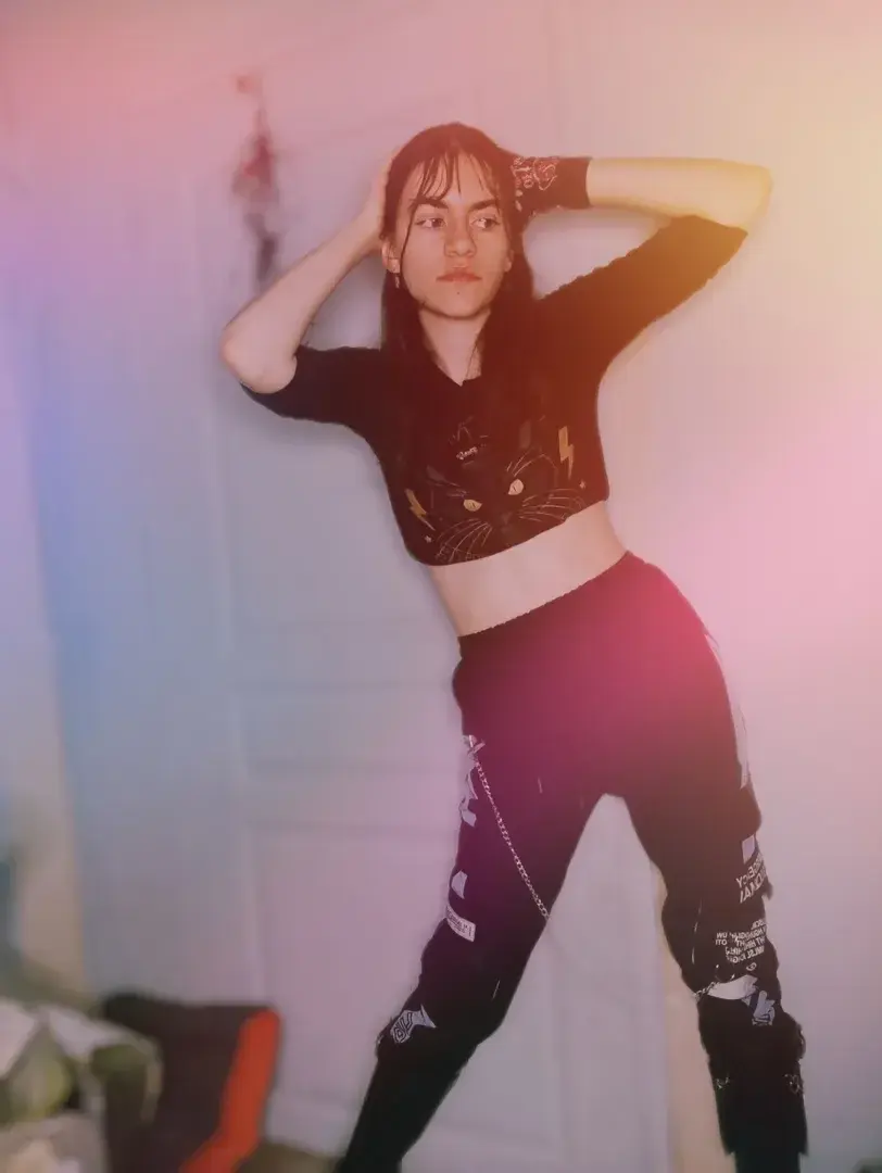 😈