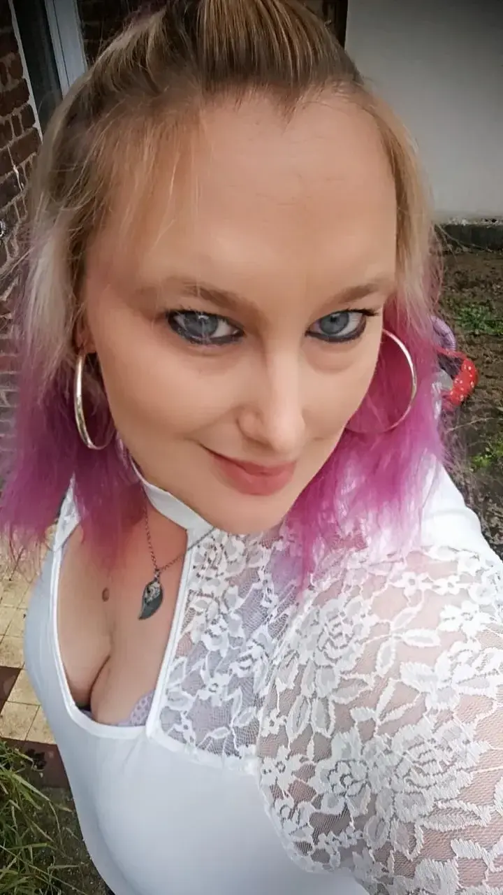 Rondeyeuxbleu - Photo exclusive MYM | French Modèles