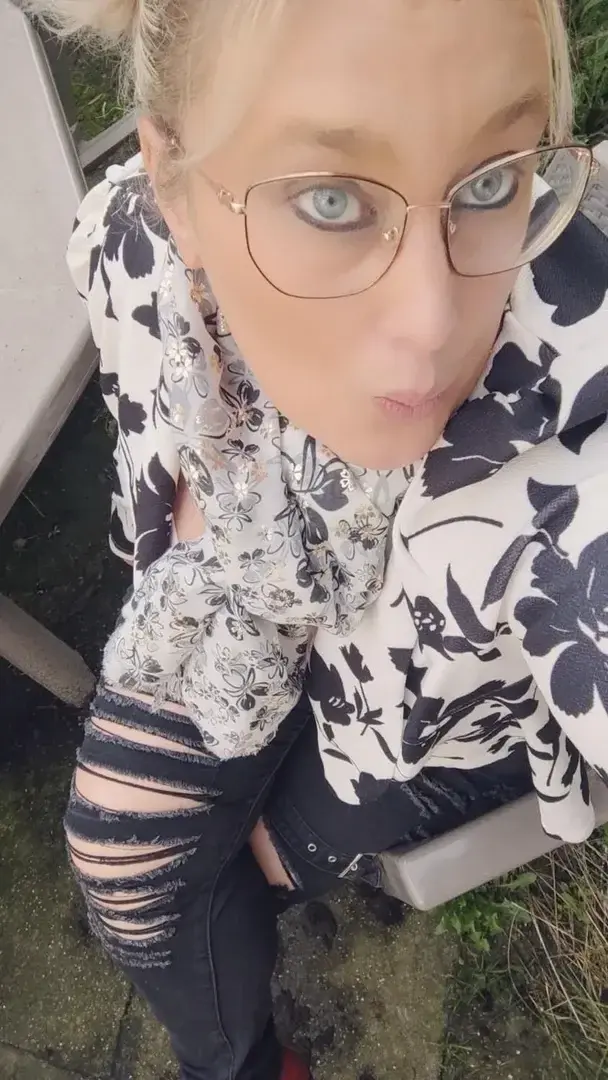 Rondeyeuxbleu - Photo exclusive MYM | French Modèles