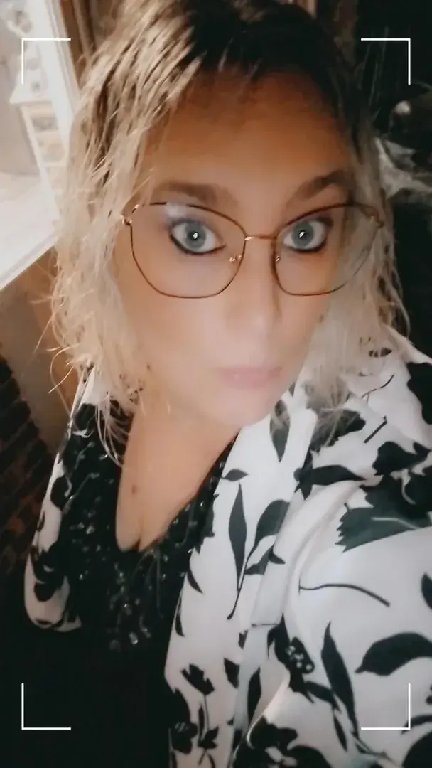 Leak public de Rondeyeuxbleu — « description de la photo » (nude) sur MYM