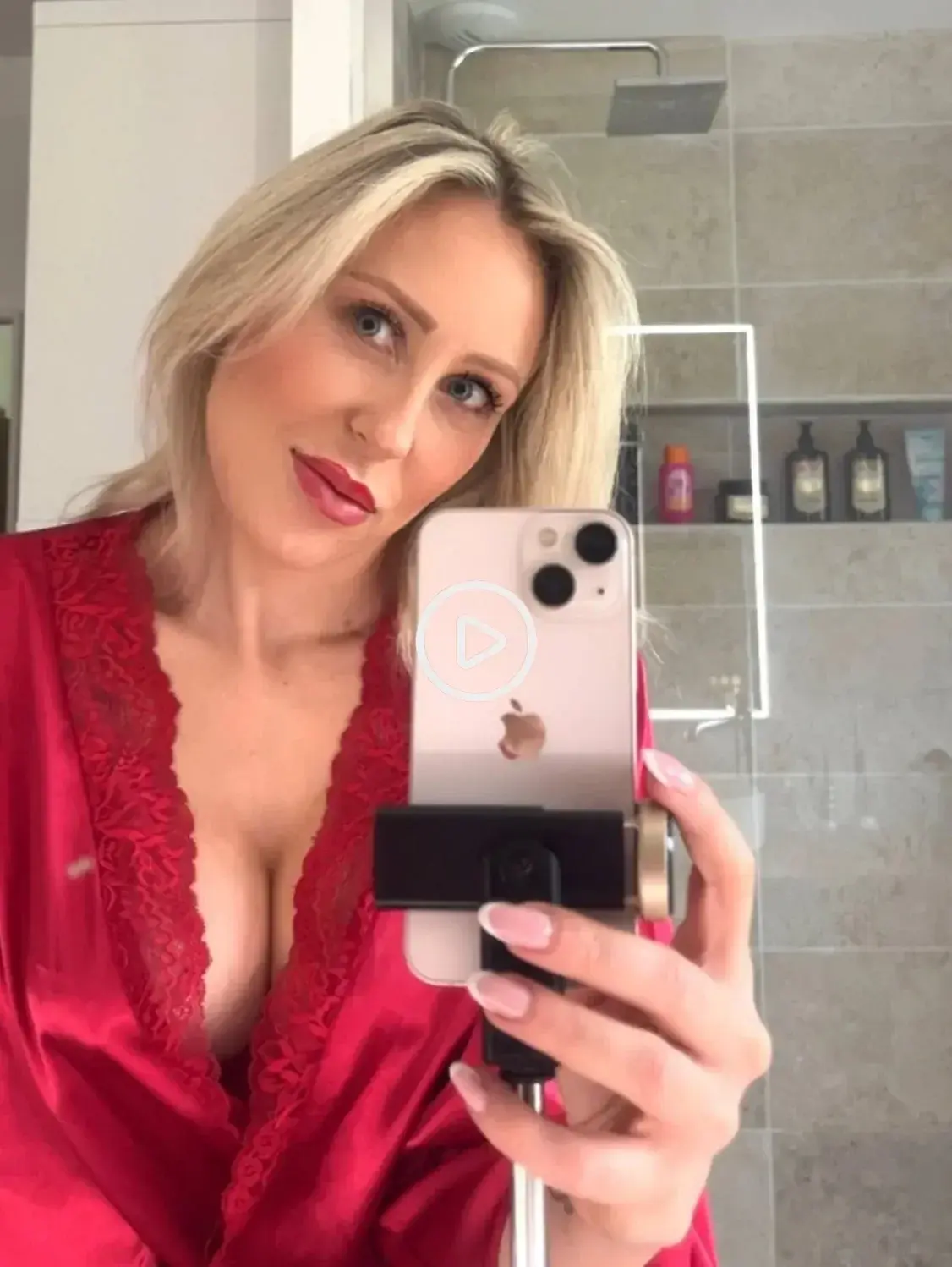 Leak & nude MYM — Barbivanessa : « Je préfère répondre aux hommes plus vieux 😋 » (MYM)