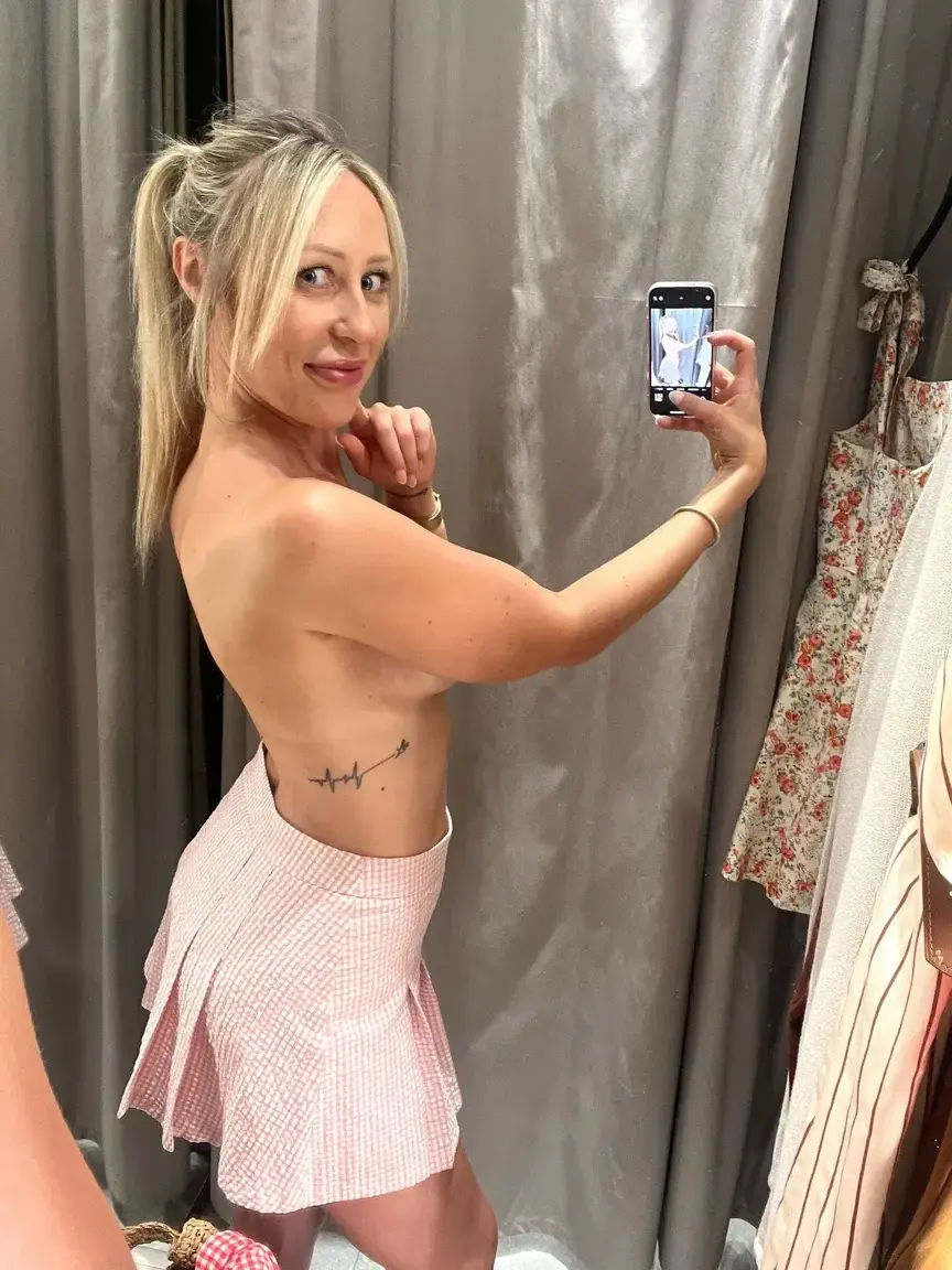 Leak & nude MYM — Barbivanessa : « Je préfère répondre aux hommes plus vieux 😋 » (MYM)