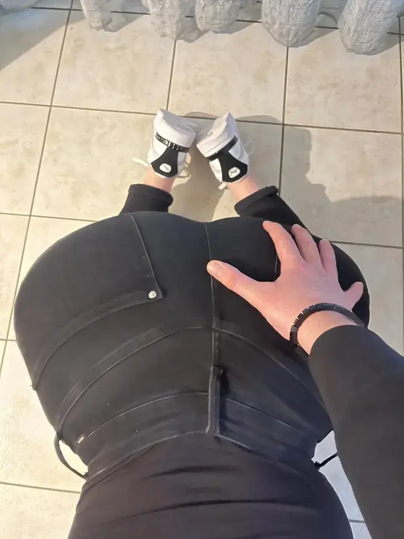 Qu’est ce qu’elle est belle à 4 pattes devant moi
