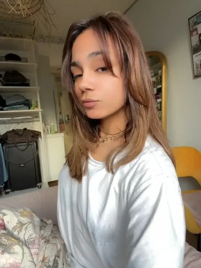 Leak & nude MYM — melolo : « ABONNEMENT GRATUIT À VIE ET SANS CODE ❤️Viens discuter en dm » (MYM)