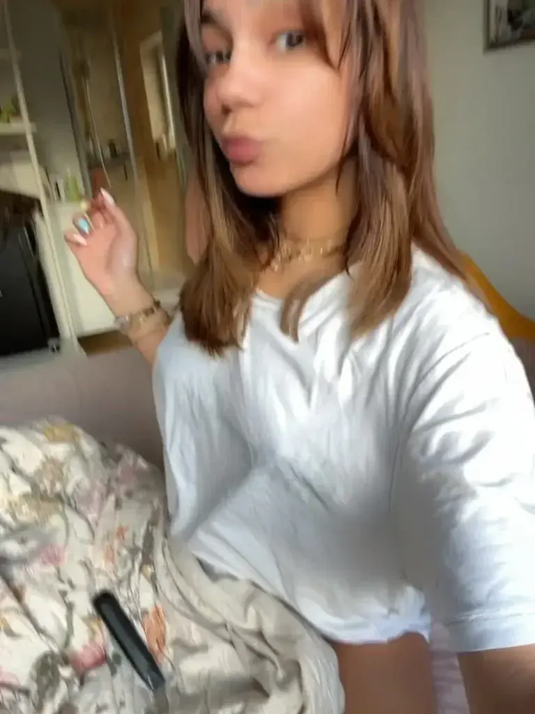 Leak & nude MYM — melolo : « ABONNEMENT GRATUIT À VIE ET SANS CODE ❤️Viens discuter en dm » (MYM)