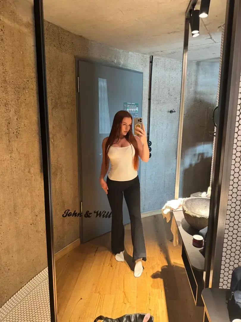 Hotel room 😏🤫