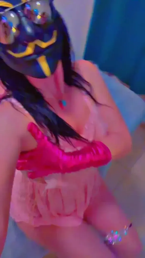 Leak & nude MYM — Teamauka : « Hummmm j’ai toujours aussi chaud c’est incroyable 😈…. » (MYM)