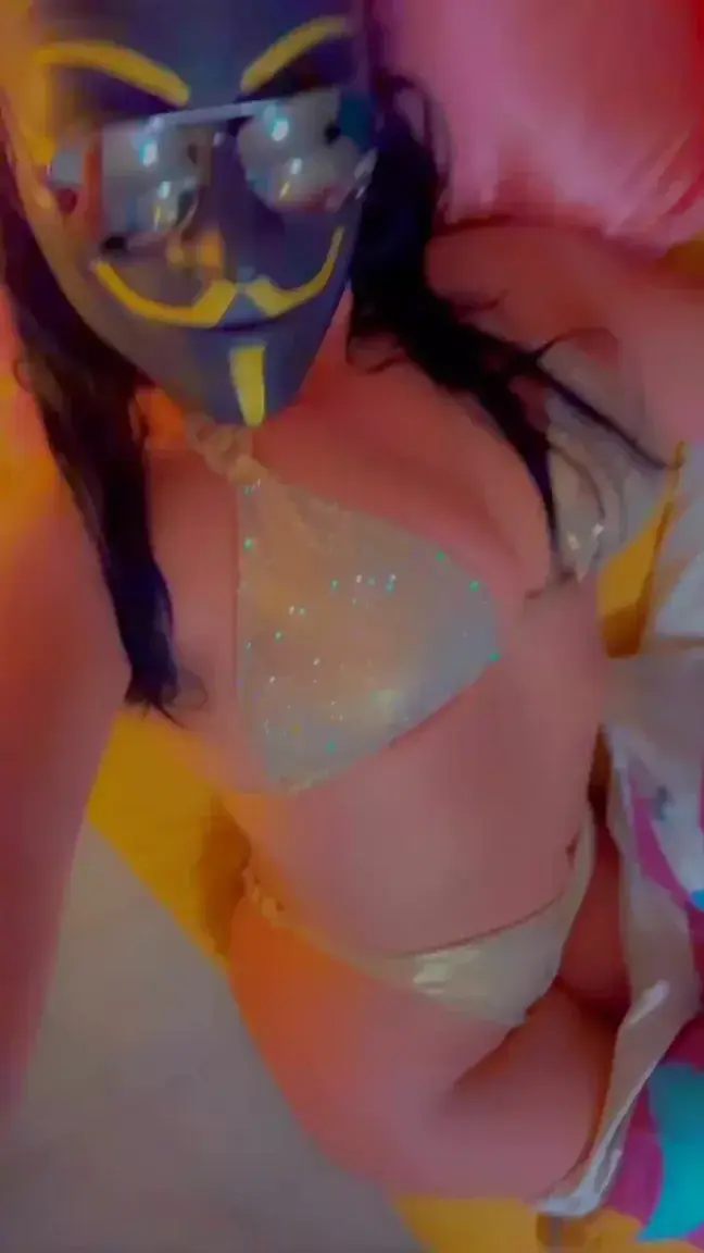 Leak & nude MYM — Teamauka : « Hummmm ce 21 avril me rend toujours aussi coquine aïe aïe aïe 😈… » (MYM)