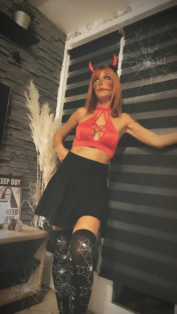 😈