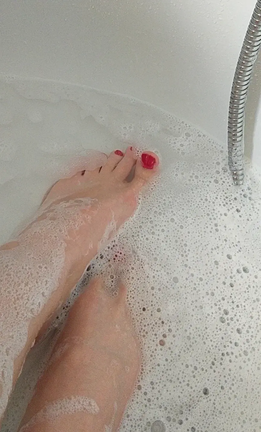 Leak & nude 2 — Tapetitelila