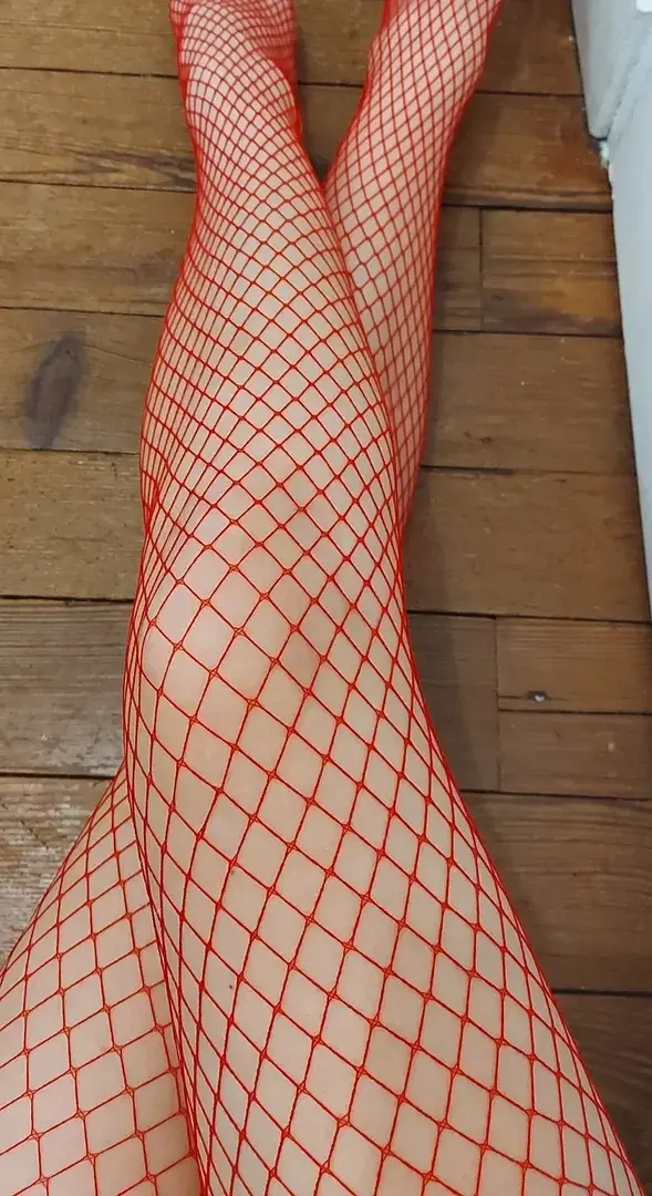 Leak & nude 3 — Tapetitelila
